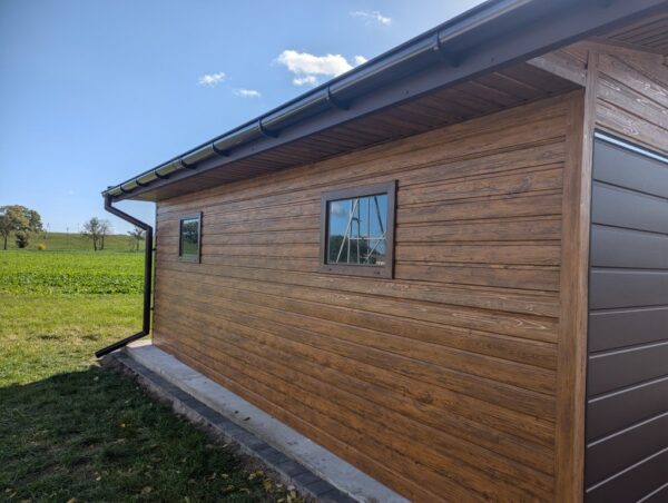 drewnopodobny garaż premium 6x6,5 multigloss z wypustem dachu, podbitką, blacha T-14, okno 80x60 +drzwi - obrazek 4