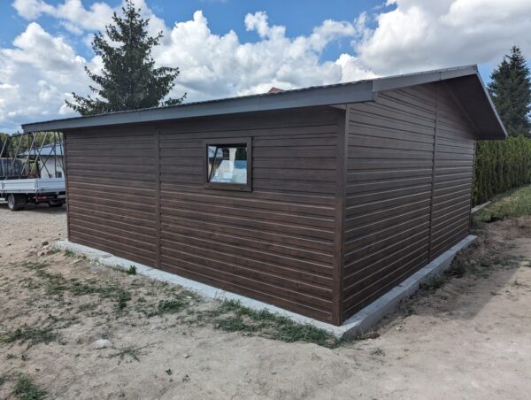 drewnopodobny garaż premium 6x6 orzech z wypustem dachu, podbitką, blacha T-14, okno 80x60 +drzwi - obrazek 5