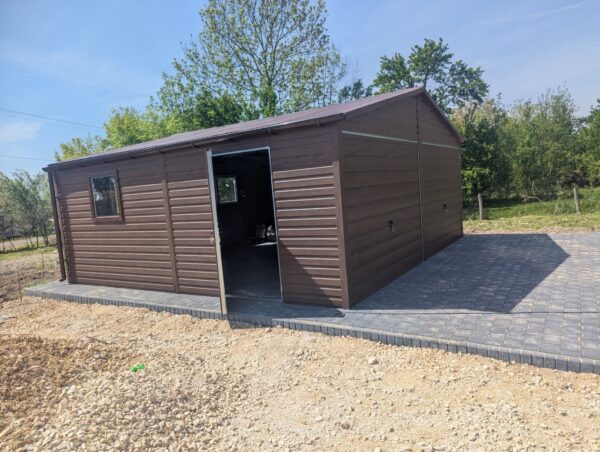 garaż drewnopodobny orzech 6x6, drzwi, rynny, okno 80x80