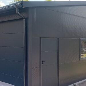 ocieplany garaż z płyty warstwowej